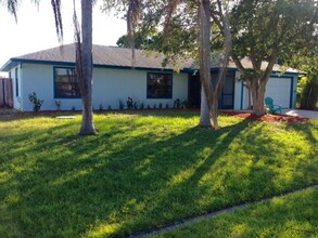 2208 SE Trillo St in Port St. Lucie, FL - Building Photo - Building Photo