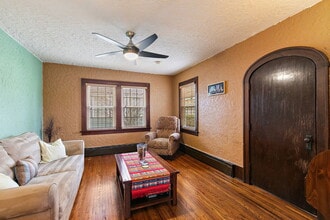 811 Ellwood Ave in Dekalb, IL - Building Photo - Building Photo