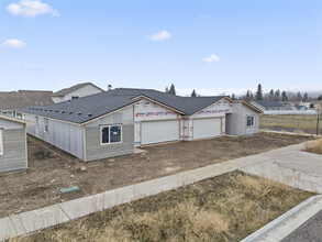 1715 N Selkirk Rd in Spokane Valley, WA - Building Photo - Building Photo