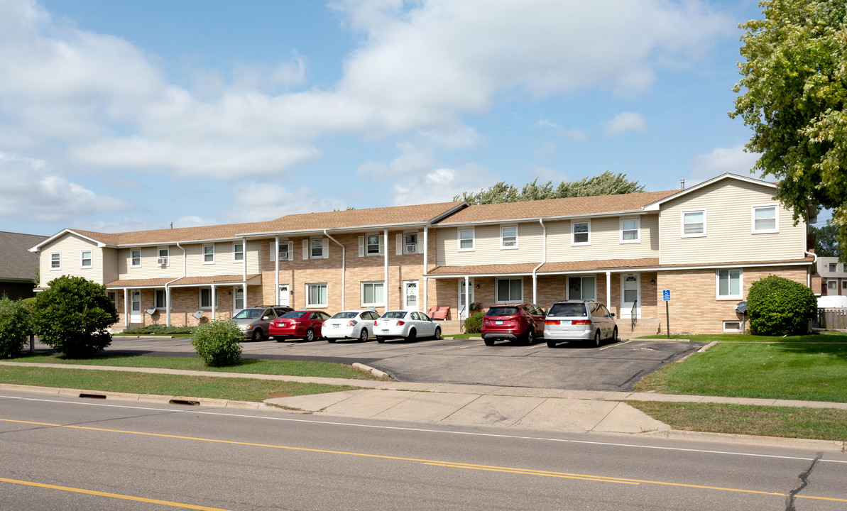 Presidential Estates Townhomes in New Hope, MN - Building Photo