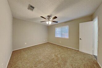 26 Pinewood Forest Ct in Spring, TX - Building Photo - Building Photo