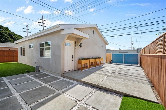 property at 408 W Walnut Ave