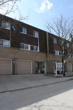 653 Village Pky in Markham, ON - Building Photo - Building Photo