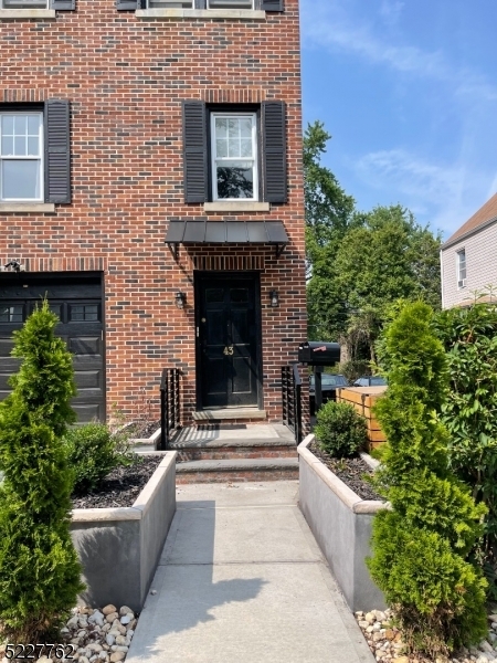 43 Pleasant Way in Montclair, NJ - Building Photo - Building Photo
