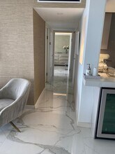 1450 Brickell Bay Dr, Unit 1709 in Miami, FL - Building Photo - Building Photo