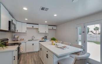 3649 E Emile Zola Ave in Phoenix, AZ - Foto de edificio - Building Photo