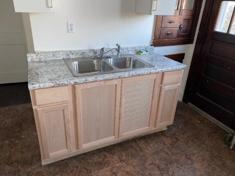 319 Wylie Ave in Clairton, PA - Building Photo