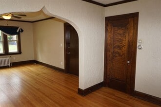 1913 Douglas St in Rockford, IL - Foto de edificio - Building Photo