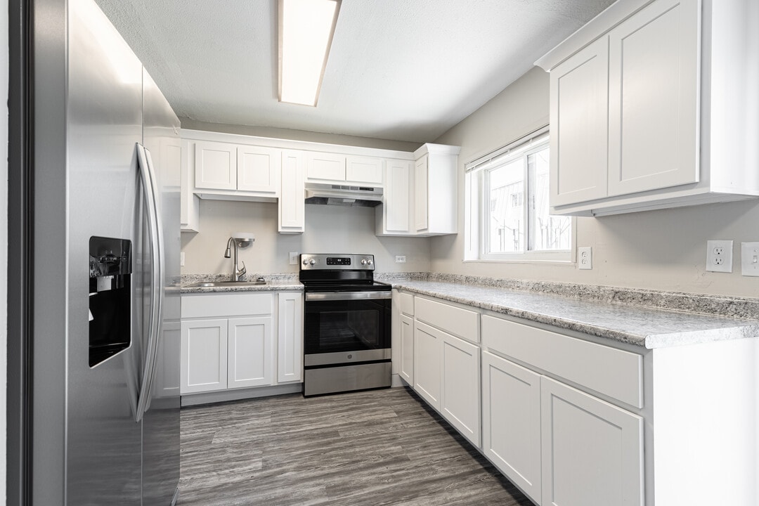 Saratoga Place Apartments & Townhomes in Erlanger, KY - Building Photo