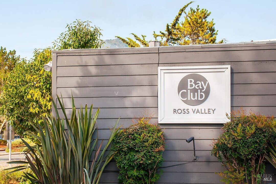 150 Tioga Ln in Kentfield, CA - Building Photo