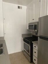 930 S Venice Blvd, Unit 110 in Los Angeles, CA - Foto de edificio - Building Photo