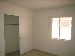 4641 Skybolt St in Las Vegas, NV - Foto de edificio - Building Photo