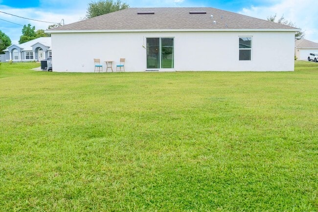 1229 SW San Antonio Ave in Port St. Lucie, FL - Building Photo - Building Photo