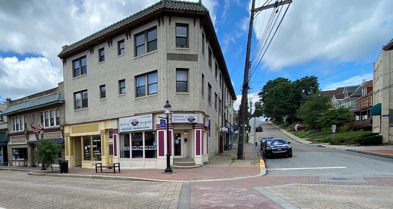 2905 Glenmore Ave in Dormont, PA - Building Photo