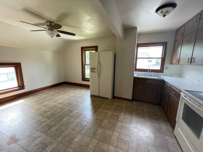 206 Oak St in Darien, WI - Building Photo - Building Photo