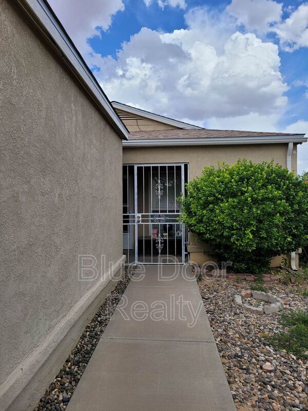 2008 Strawberry Pl NE in Rio Rancho, NM - Foto de edificio - Building Photo