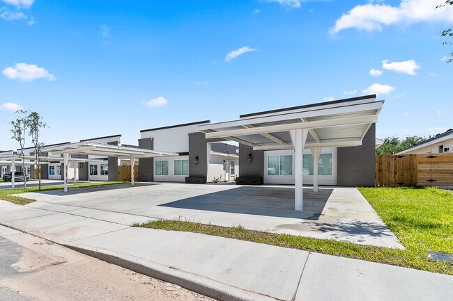 3506 S Dominique Dr, Unit 1 in Pharr, TX - Foto de edificio - Building Photo