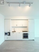 88 Queen St E in Toronto, ON - Building Photo - Building Photo