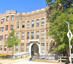 447 Park Dr, Unit 1B in Boston, MA - Building Photo