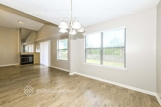 1371 High Plains Dr W in Jacksonville, FL - Foto de edificio - Building Photo