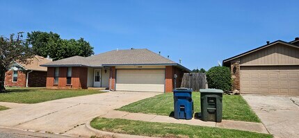 1320 Greenfield Dr in Edmond, OK - Building Photo - Building Photo