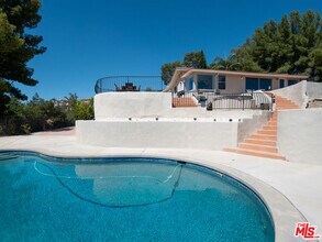 5026 Medina Rd in Los Angeles, CA - Building Photo - Building Photo