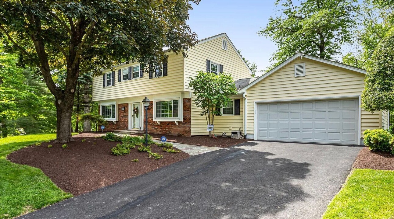 13704 Beret Pl in Silver Spring, MD - Building Photo