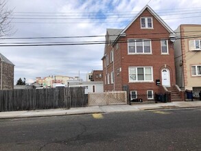 5937 56th Rd in Maspeth, NY - Building Photo - Building Photo