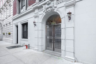 320 W 84th St in New York, NY - Building Photo - Building Photo