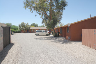 1458-1472 E Hedrick Dr in Tucson, AZ - Building Photo - Building Photo