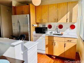 2415 Ala Wai Blvd in Honolulu, HI - Building Photo - Building Photo