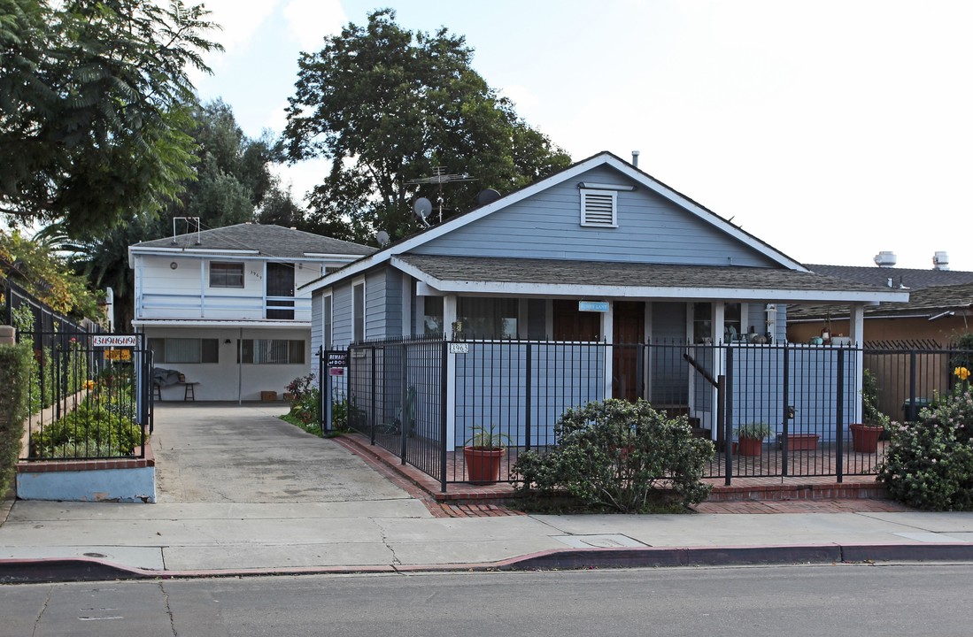 3965-3969 Twiggs St in San Diego, CA - Building Photo