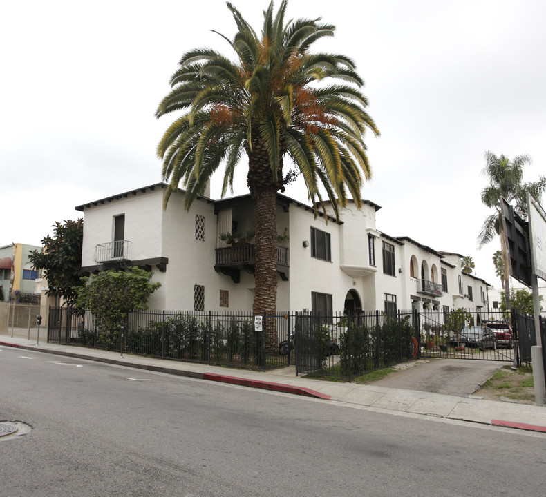 1614-1616 N Schrader Blvd in Los Angeles, CA - Building Photo