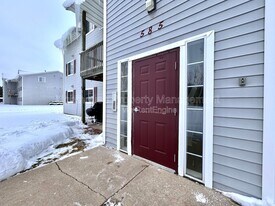 585 W Randall St in Coopersville, MI - Building Photo