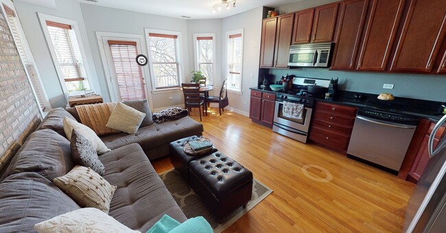 2533 W Berwyn Ave, Unit 3 in Chicago, IL - Building Photo - Building Photo