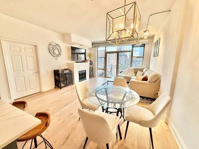 1001 W Madison St, Unit 608 in Chicago, IL - Building Photo - Building Photo