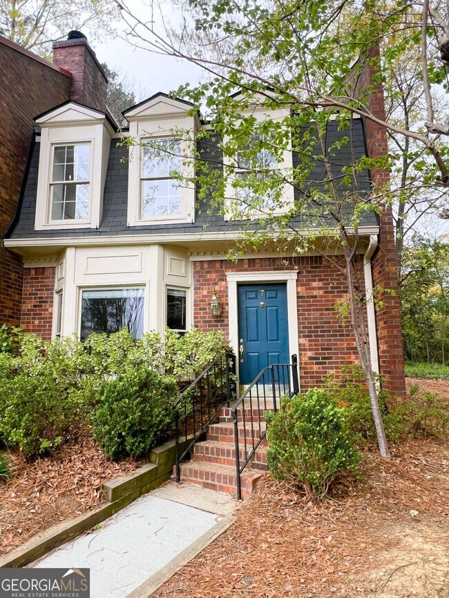 property at 7 Stratford Hall Pl NE