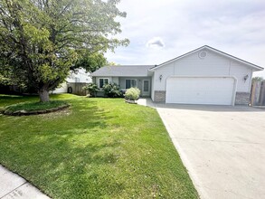 9167 W Mediterranean Dr in Boise, ID - Building Photo - Building Photo