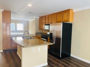 3742 Mykonos Ln in San Diego, CA - Foto de edificio - Building Photo