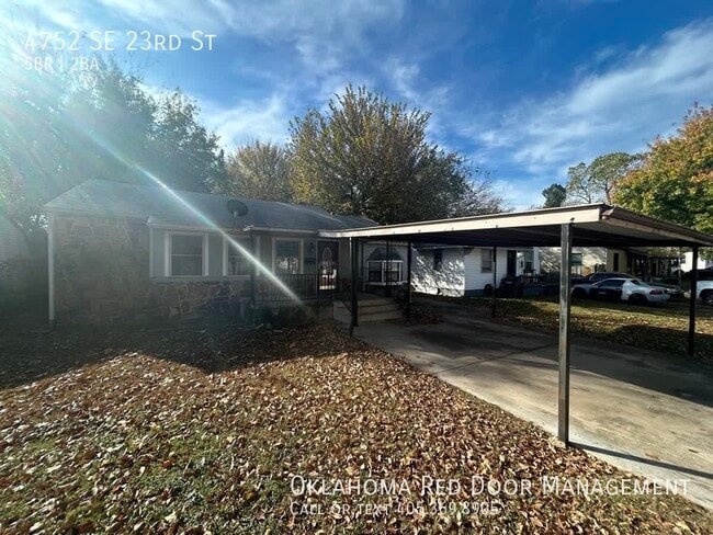 property at 4752 SE 23rd St