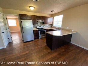 1400 S Campbell Ave in Springfield, MO - Building Photo - Building Photo