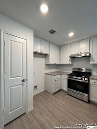 13819 Llama Pl photo'