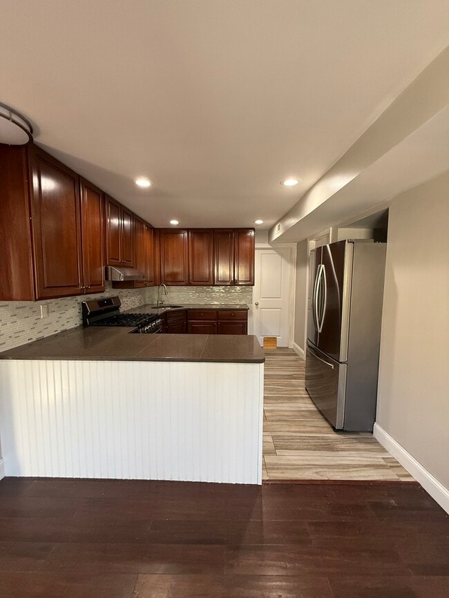 property at 1323 N Main St