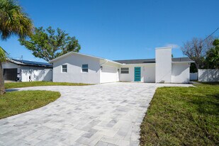4107 Miller Dr in St Pete Beach, FL - Building Photo