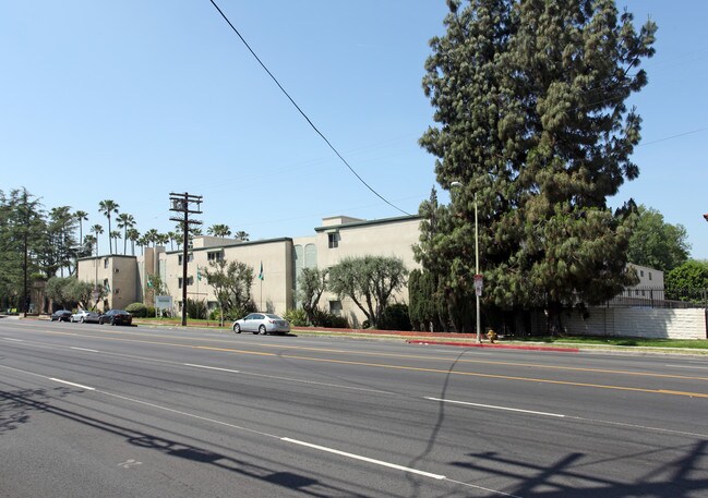 Northridge Pointe Apartments in Northridge, CA - Foto de edificio - Building Photo