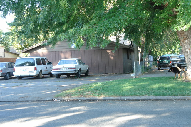 504 N 6th St in Yakima, WA - Foto de edificio - Building Photo