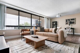 1515 Richmond Hwy in Arlington, VA - Building Photo