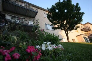 716 Sevilla Park Pl, Unit 716 Sevilla in London, ON - Building Photo