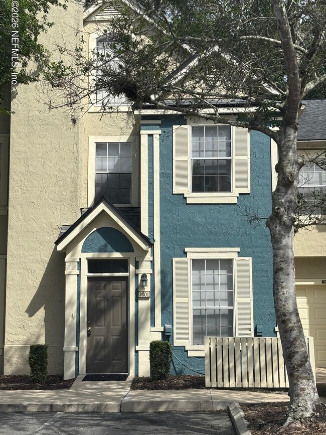 property at 13703 Richmond Park Dr N