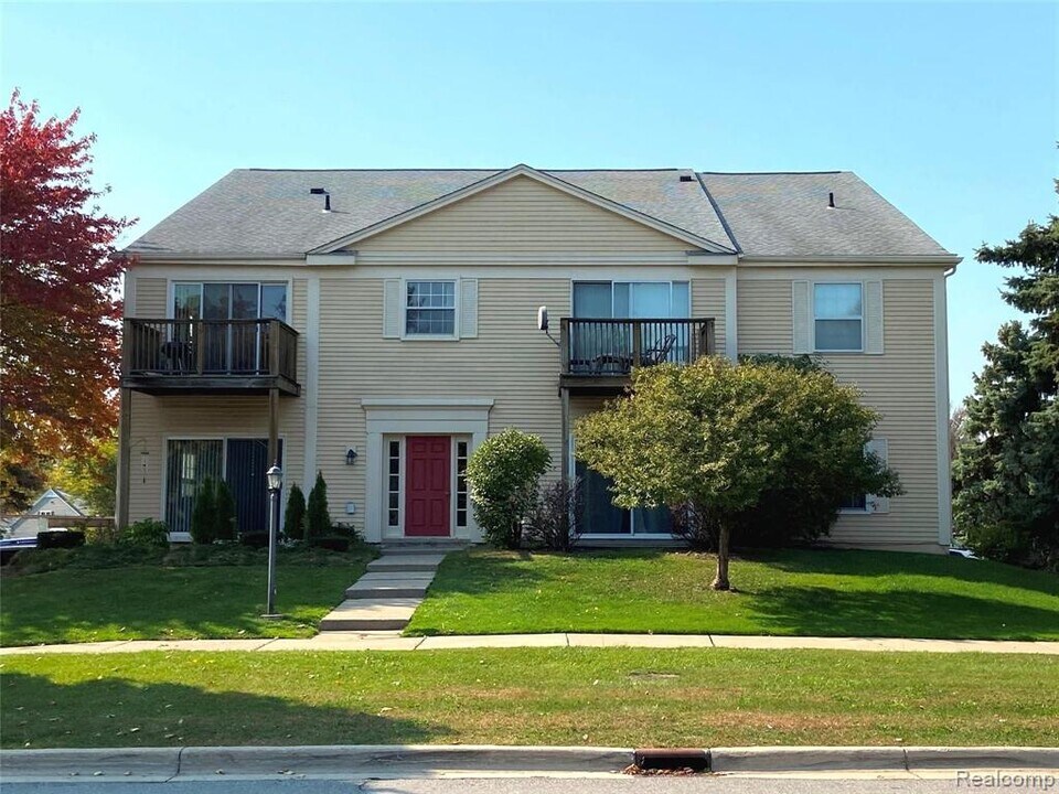 816 Bloomfield Village Blvd in Auburn Hills, MI - Building Photo